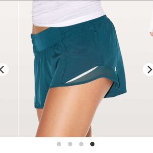 Lululemon Hotty Hot Short II 2.5” Low Rise Size 6 Nile Blue